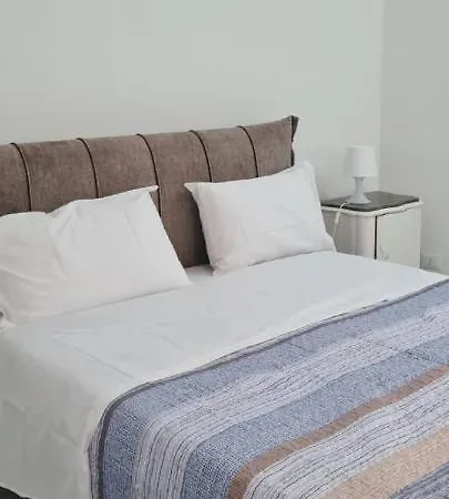 Mandralisca Holidays Apartment *